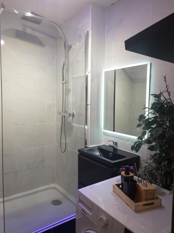 Tout Confort - Clim- Salle De Bain Commune Nîmes Exterior foto